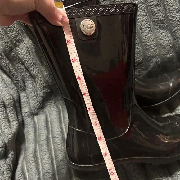 UGG rain boots, black.  Like new. Size 8 - Picture 9 of 11